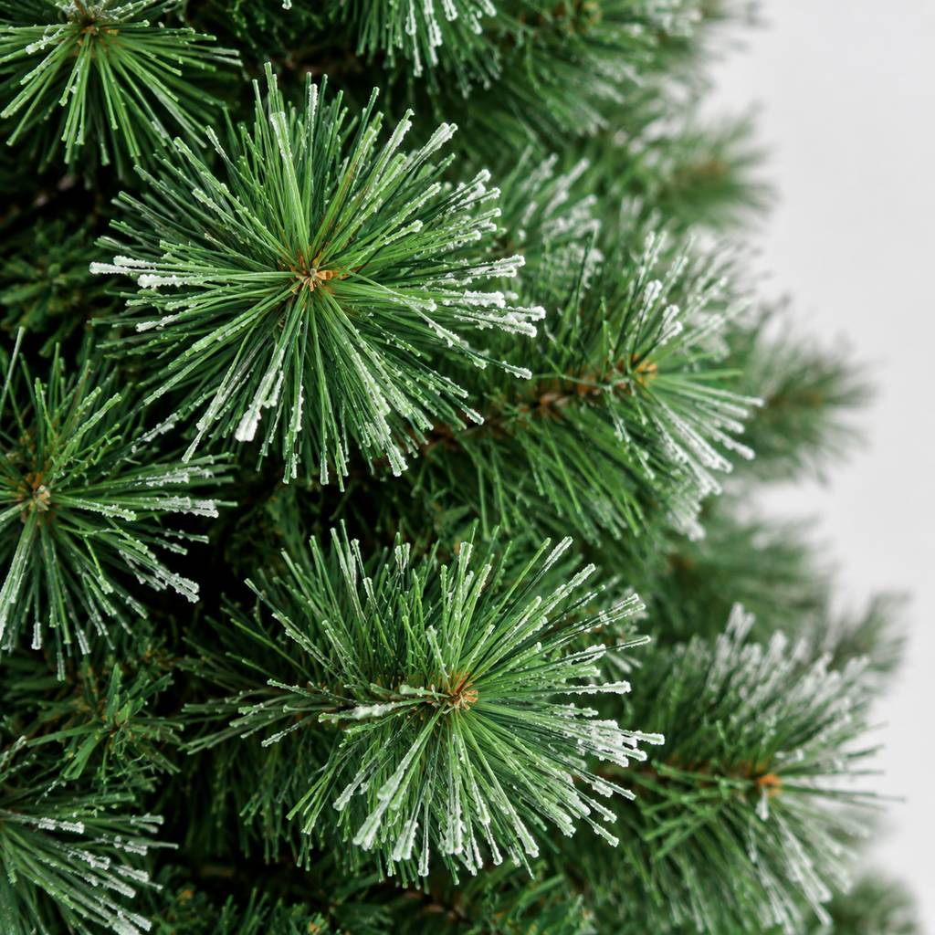 Sapin Forêt Noire aiguilles longues effet givré | L'Atelier Enchanté